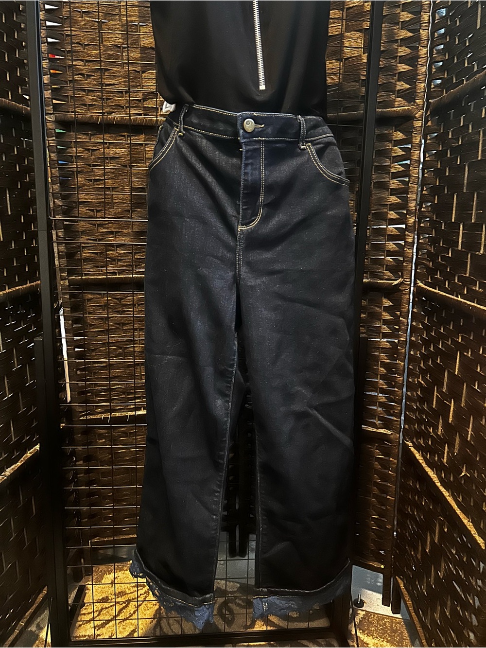 LOGO by Lori Goldstein Dark wash Denim Wide-Leg crop with lace bottoms size 16